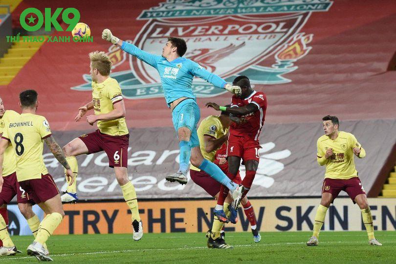 Salah & Diaz Tỏa Sáng, Góp 4 Bàn Quyết Định Trận Đấu