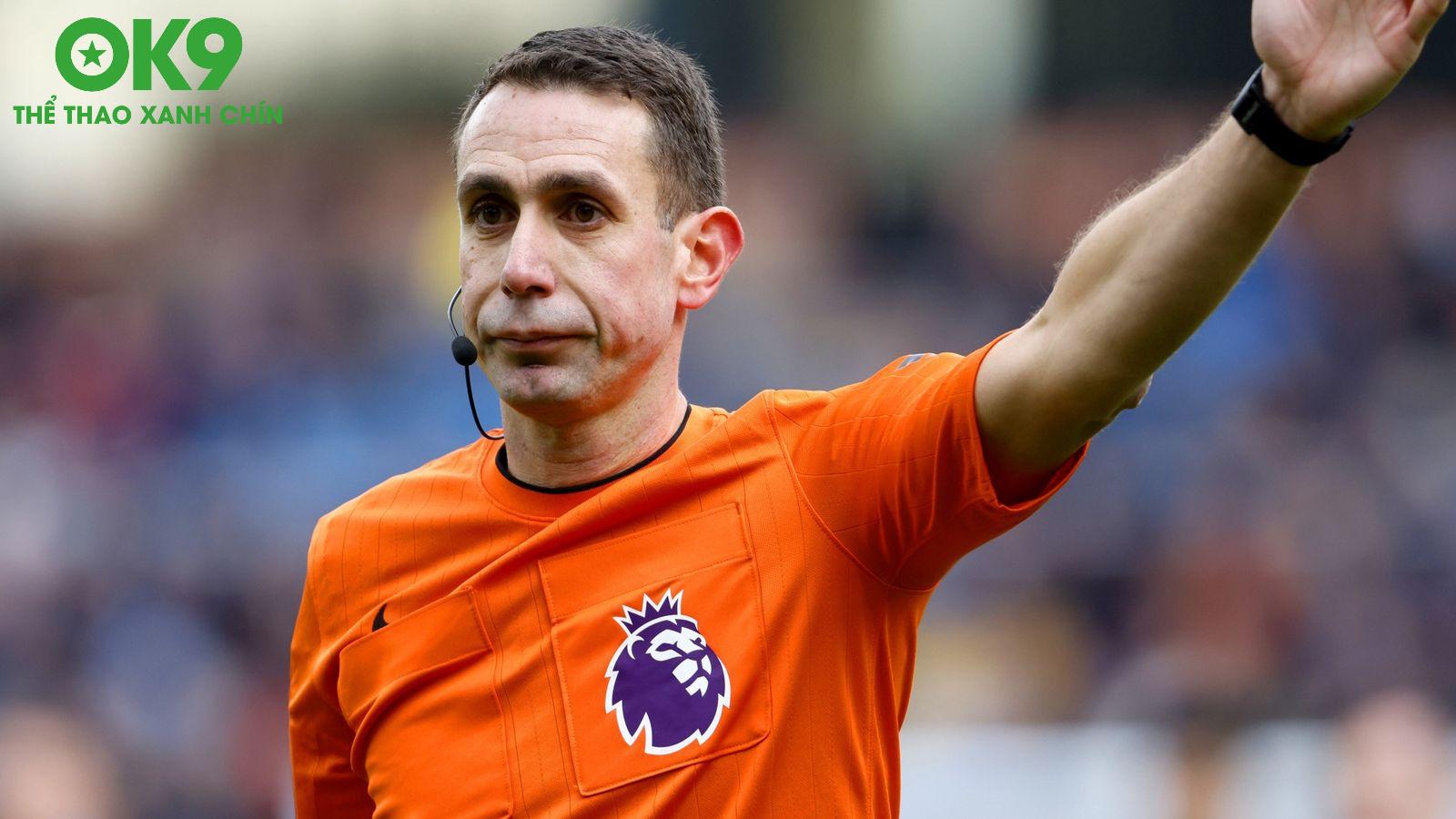 David Coote – Ngôi Sao EPL Sa Ngã Vì Hình Ảnh Khiêu Dâm Trẻ Em